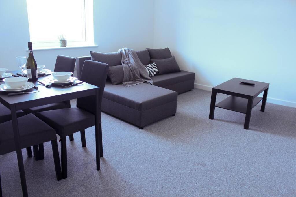 Spacious & Pet-Friendly 1Br Apt In Heywood Apartment Exterior foto